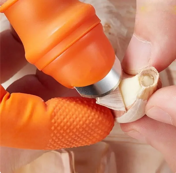 Vegetable Harvesting Finger Knife: Protective Cover Included