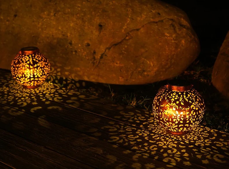 Antique Round Hanging Solar Lights Garden Retro Decor Yard Tree Outdoor Decorative Hollow Solar Lantern For Garden Camping Light