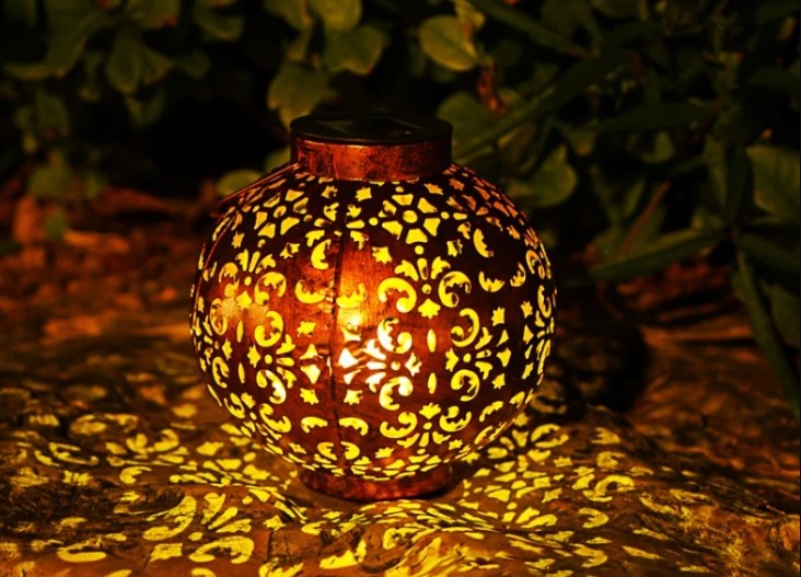 Antique Round Hanging Solar Lights Garden Retro Decor Yard Tree Outdoor Decorative Hollow Solar Lantern For Garden Camping Light